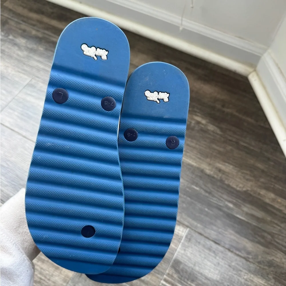 Coach Red Flip Flops with Rainbow Platform - Picture 4 of 6